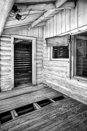Vindicator Mine House Entrance BW Victor CO