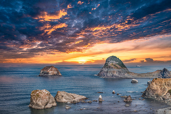 Oregon Ocean Shore Rock Formations 4